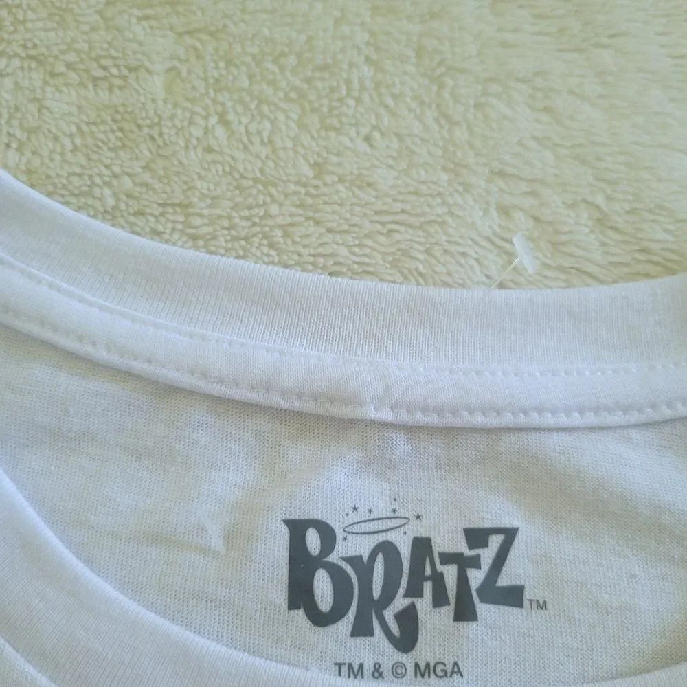 BRATZ Airbrush Graffiti Graphic Tee👕 - NWOT - Picture 7 of 12